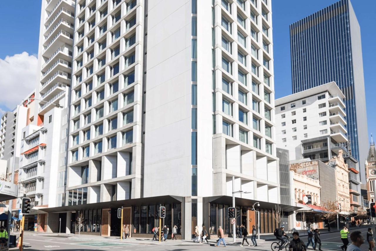 Qt Perth Hotell Eksteriør bilde The Standard Bank building in Johannesburg
