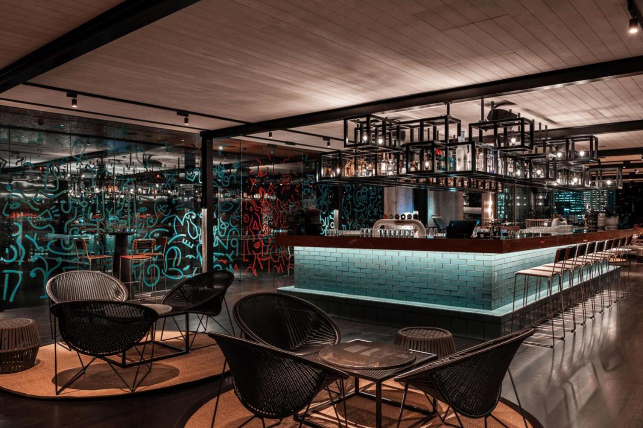 Qt Perth Hotell Eksteriør bilde The bar at the hotel