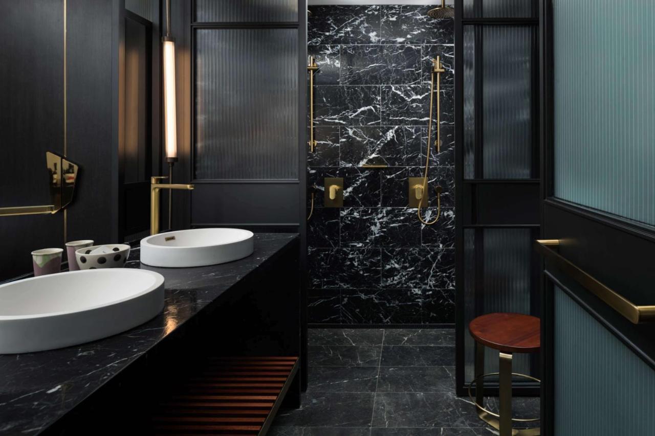Qt Perth Hotell Eksteriør bilde Bathroom