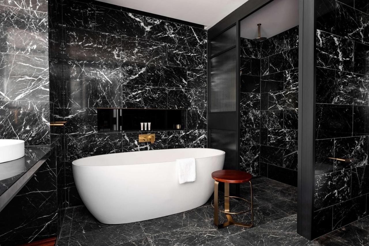 Qt Perth Hotell Eksteriør bilde Bathroom