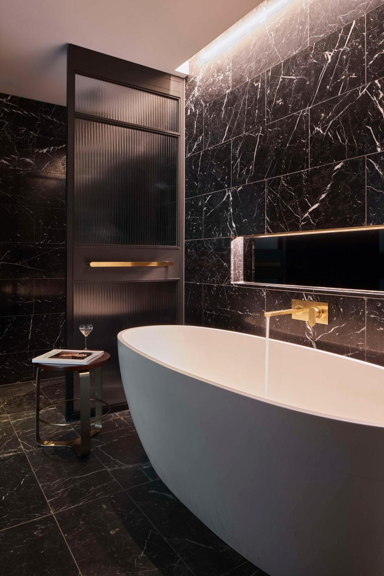 Qt Perth Hotell Eksteriør bilde Bathroom