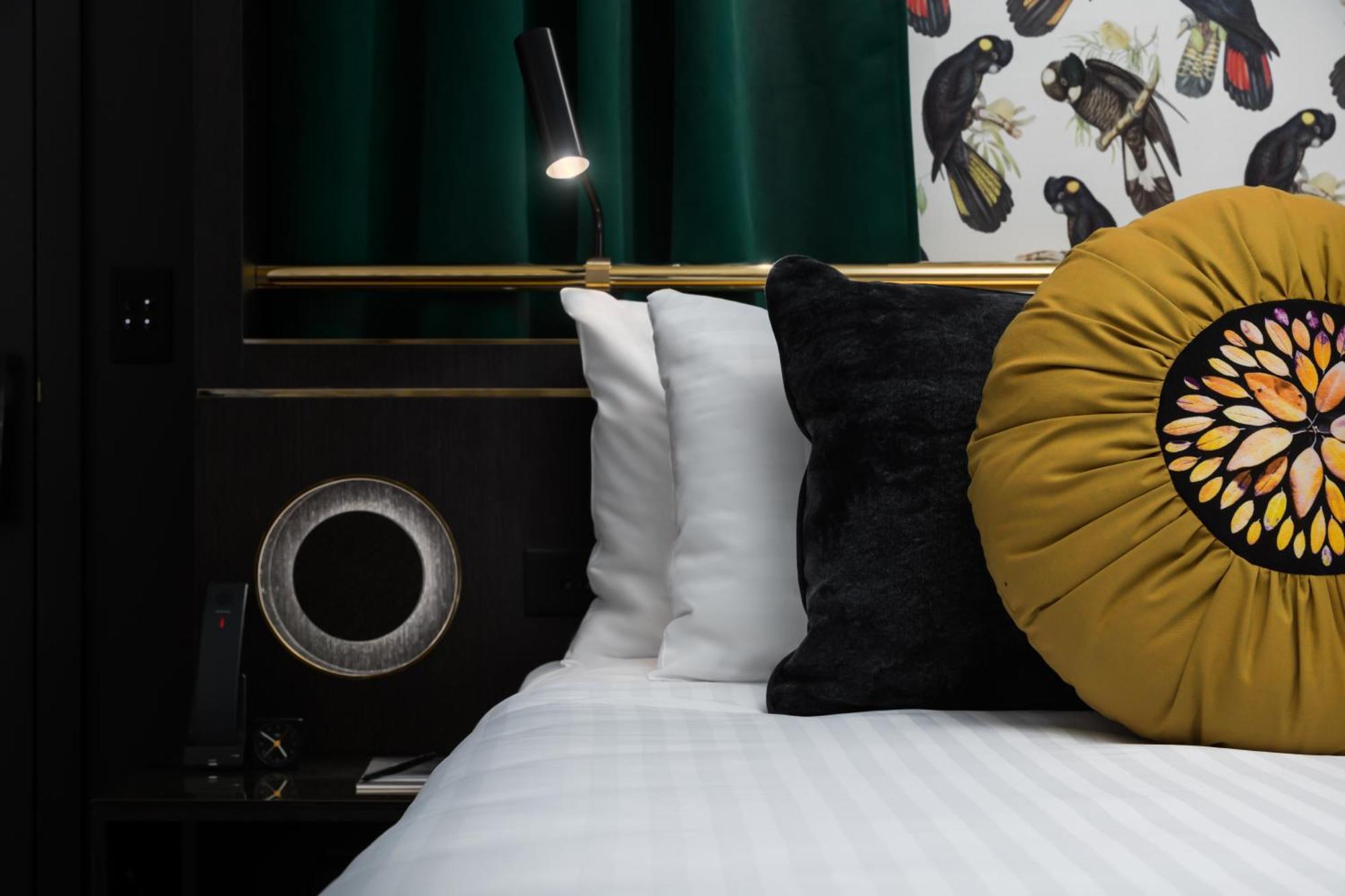 Qt Perth Hotell Rom bilde A bedroom at the hotel